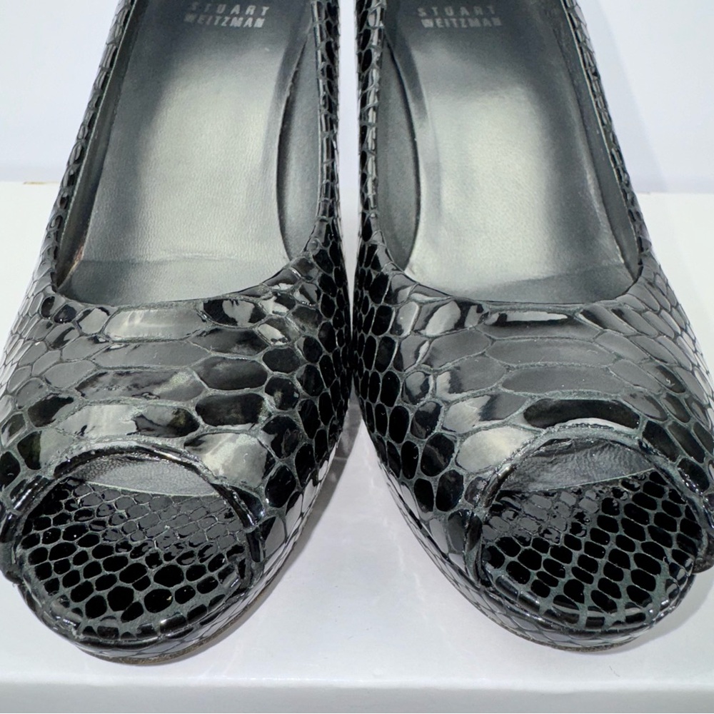 Stuart Weitzman Black Python Embossed Leather Pee… - image 4